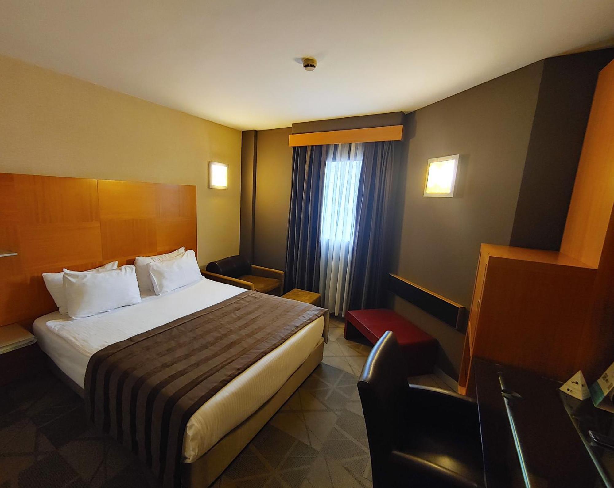 Standard Double or Twin Room,1209929788:JPEG